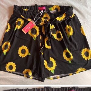 NWT Simply Southern Women's Tie Waist
Sunflower Shorts Size S/M